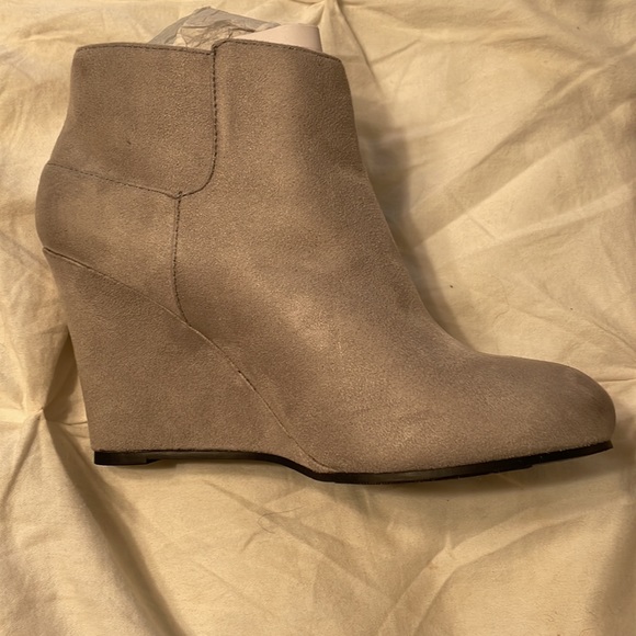 Brand new - never worn distressed wedge bootie - Picture 7 of 7